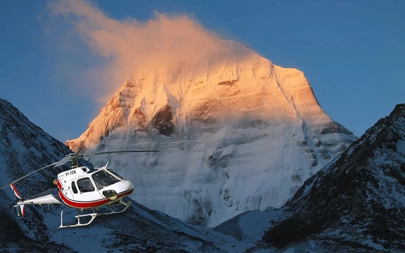 Namche to Everest Base Camp Helicopter Tour – 1 Day  